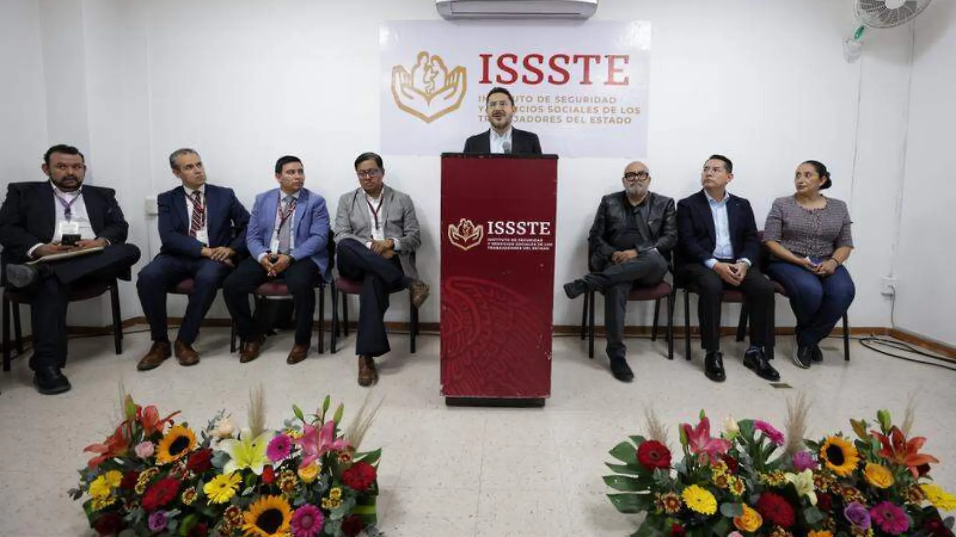 El director general del ISSSTE, Martí Batres verificó equipo médico del Hospital General en Tlaxcala REDES SOCIALES MARTÍ BATRES